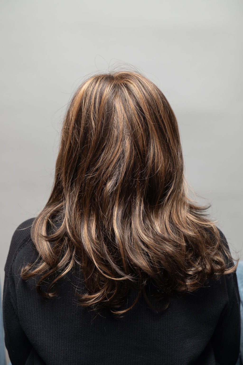 Frannie wearing Miranda Lite in 22F16S8 Venice Blonde