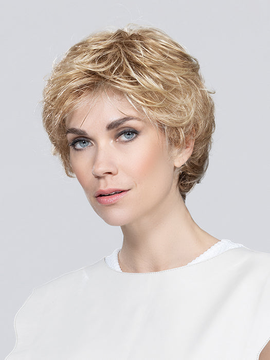 Alexis Deluxe in Champagne Mix 22.26.20 | Light Neutral Blonde and Light Golden Blonde with Light Strawberry Blonde Blend