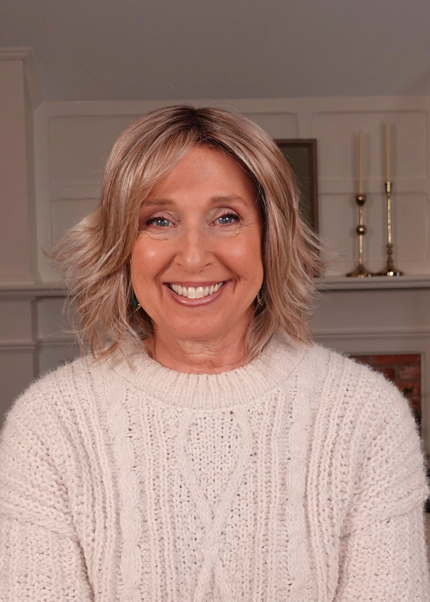 Frannie wearing Brann in Sandy Beige Blond-R