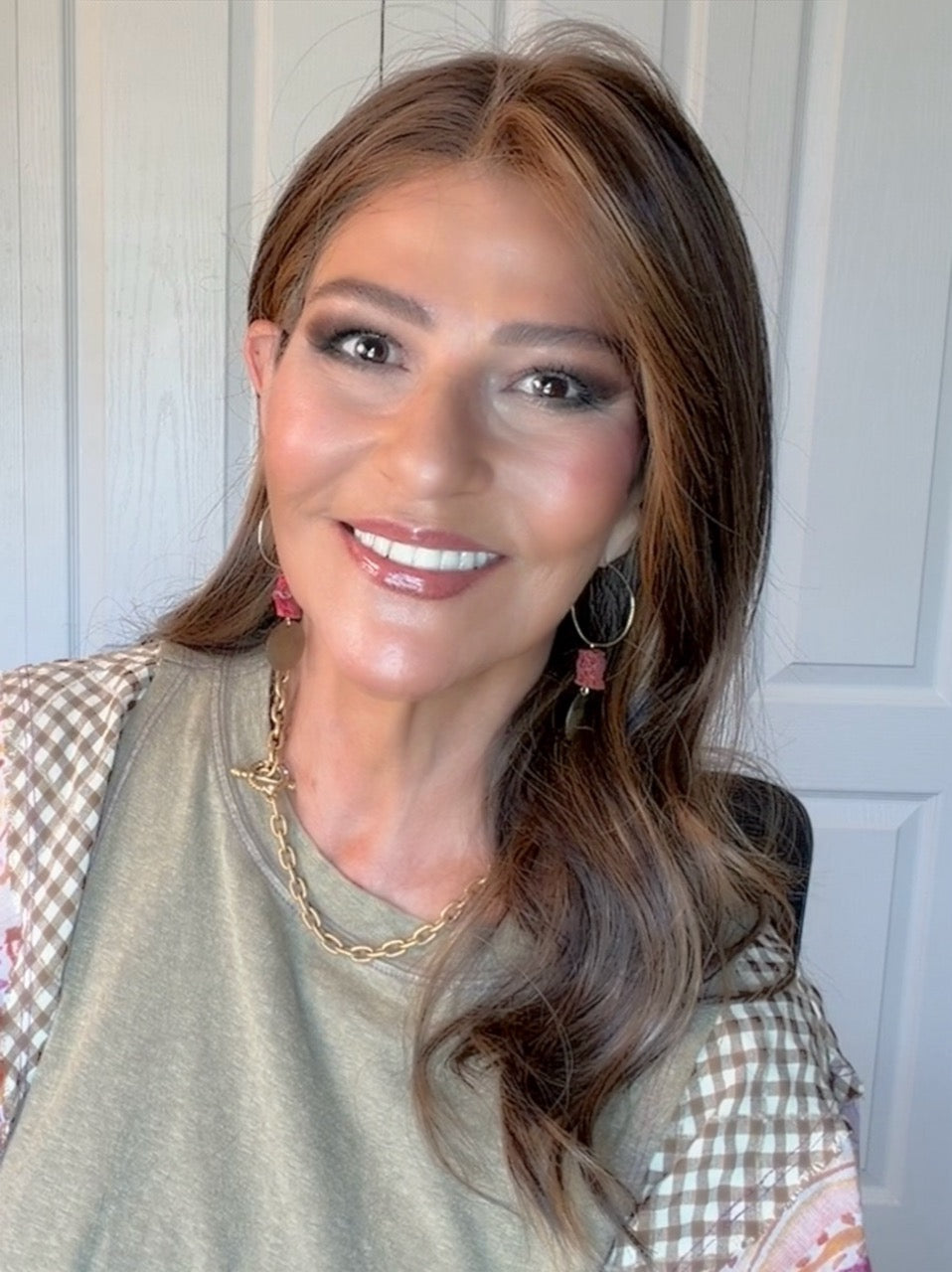 Marlene wearing Fiona Lite in 6F27 Caramel Syrup