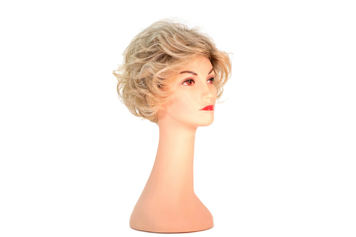 24/102/R12 | Golden Blonde Highlighted Platinum Rooted Light Golden Brown