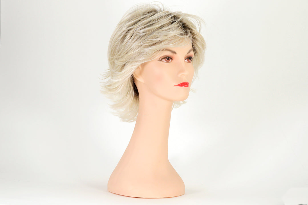 613/1001/R18 | Vanilla Blonde White Blend Rooted Ash Brown