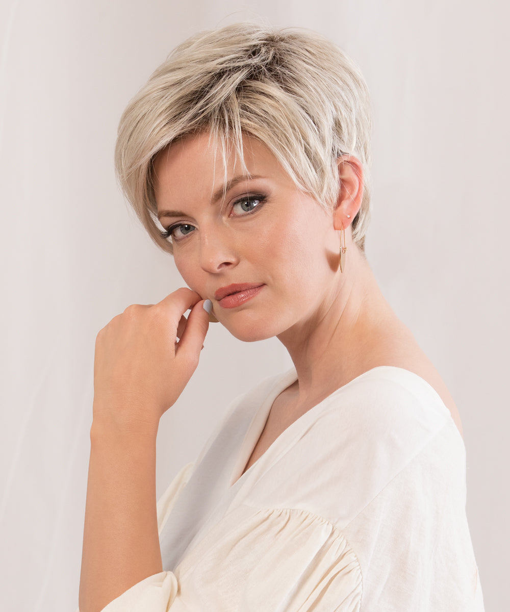 SUNLITBLONDE - Soft Blend of Sandy Blonde, Lightest Blonde & Iced Blonde with a Light Golden Brown Root