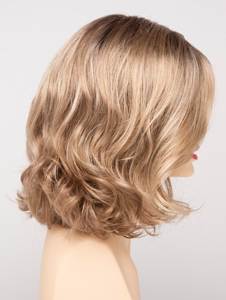 Sparkling Champagne | 26/23/14 R8 | Rooted Neutral Light Blonde