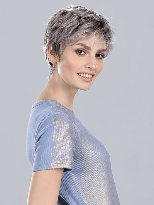 Metallic Grey Rooted 60.51 | Pearl White, Darkest/Lightest Brown With Grey Blend With Shaded Roots