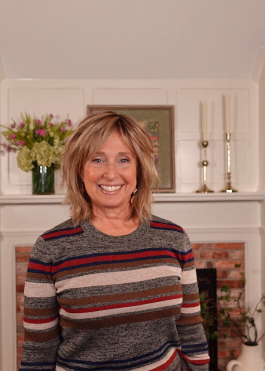 Frannie wearing Hollis in RH1226RT4