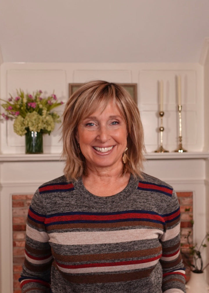 Frannie wearing Hollis in RH1226RT4