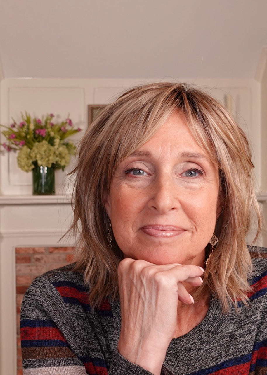 Frannie wearing Hollis in RH1226RT4