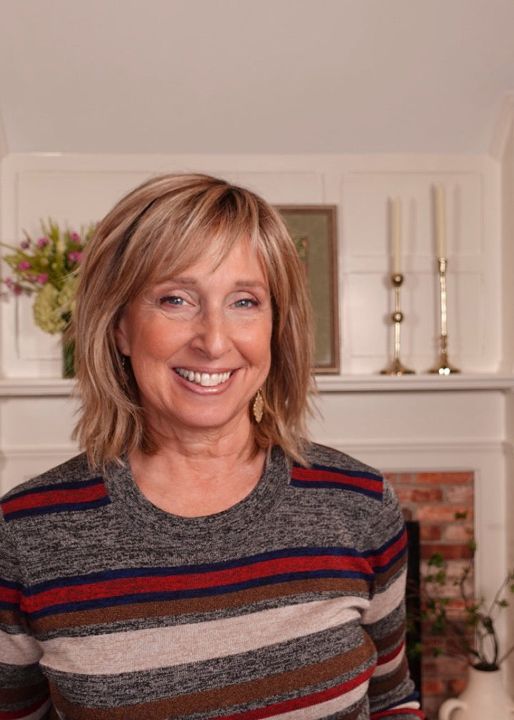 Frannie wearing Hollis in RH1226RT4