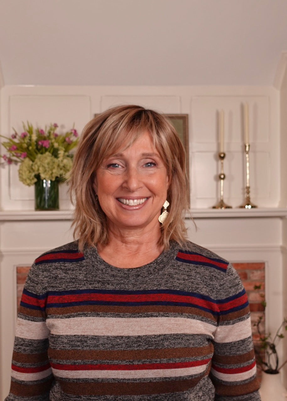 Frannie wearing Hollis in RH1226RT4