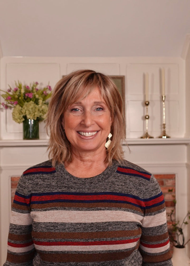 Frannie wearing Hollis in RH1226RT4