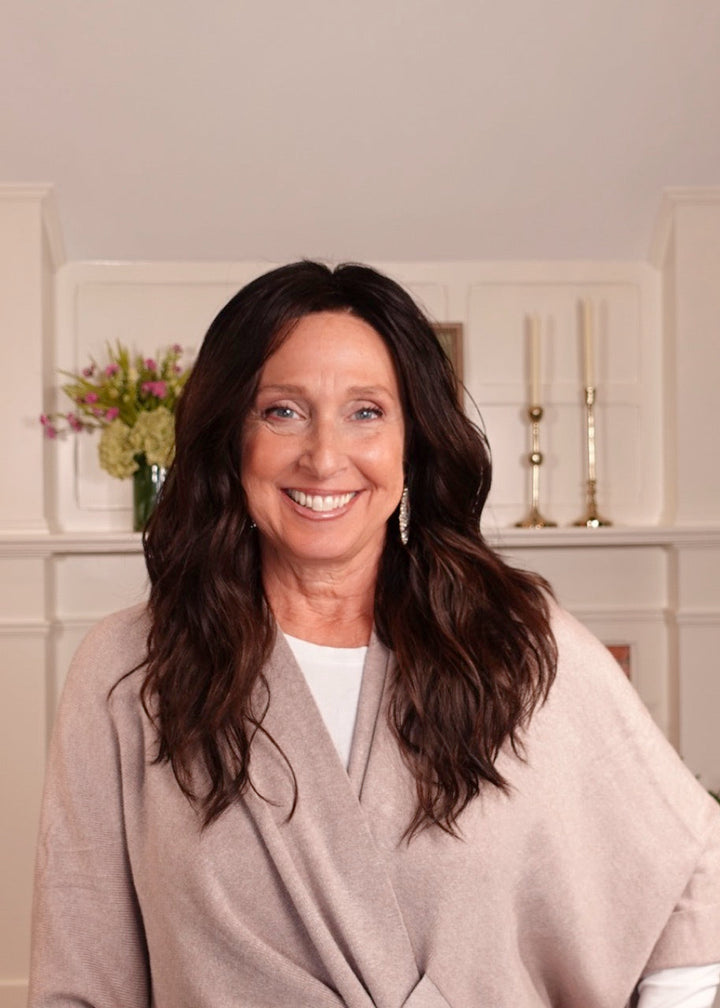 Frannie wearing Serena in Dark Brown Tipped