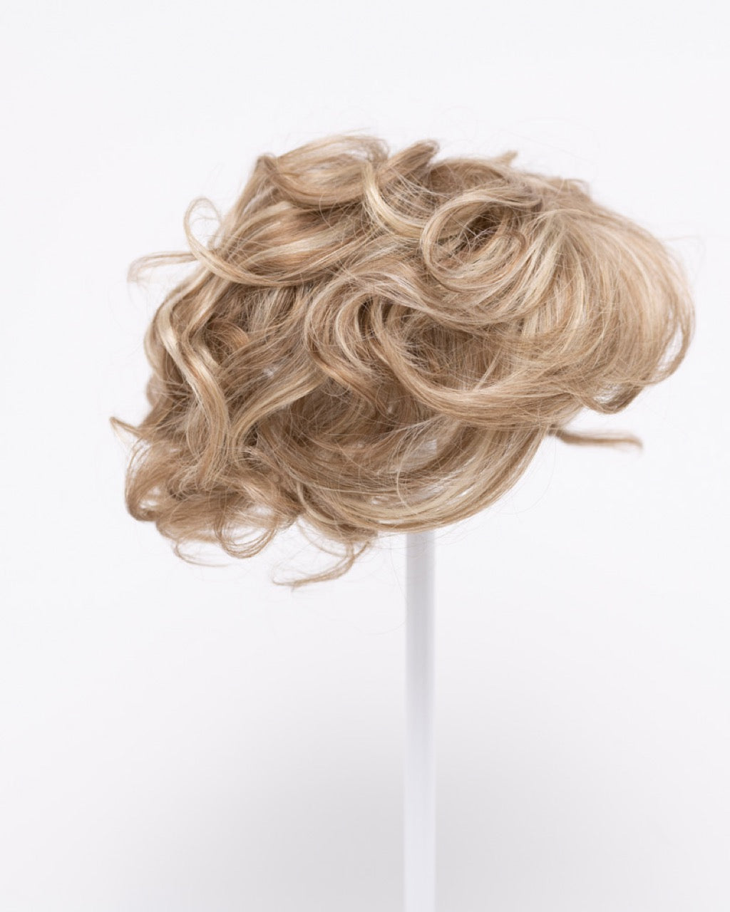 Dark Blonde | 16/23 | Neutral Dark Blonde with Highlights