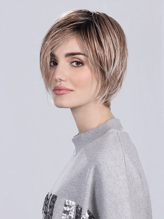 Candy Blonde Rooted 101.26.60 | Pearl Platinum, Dark Strawberry Blonde And Pearl White With Shaded Roots