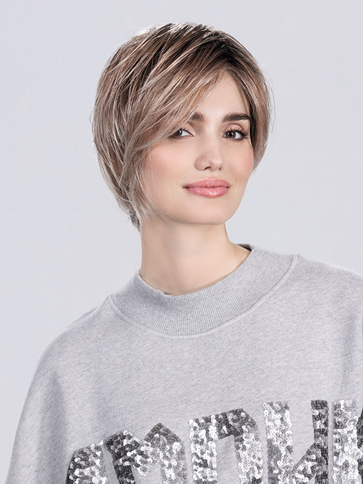 Candy Blonde Rooted 101.26.60 | Pearl Platinum, Dark Strawberry Blonde And Pearl White With Shaded Roots