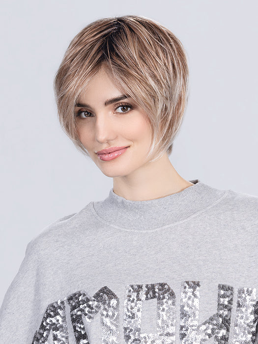 Candy Blonde Rooted 101.26.60 | Pearl Platinum, Dark Strawberry Blonde And Pearl White With Shaded Roots