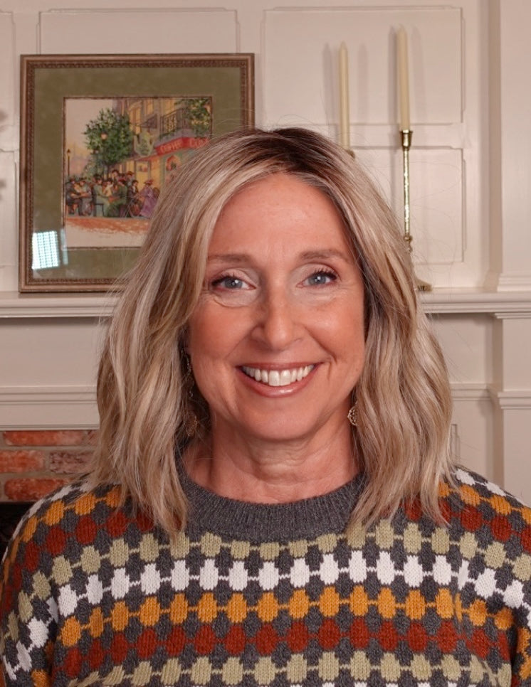 Frannie wearing Hollie in 22F16S8 Venice Blonde