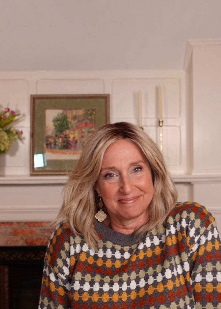 Frannie wearing Hollie in 22F16S8 Venice Blonde