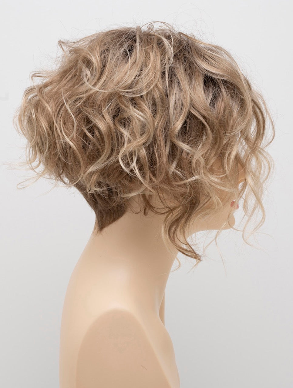 Sparkling Champagne | 26/23/14 R8 | Rooted Neutral Light Blonde