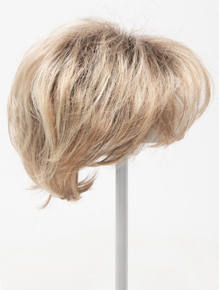 Sparkling Champagne | 26/23/14 R8 | Rooted Neutral Light Blonde