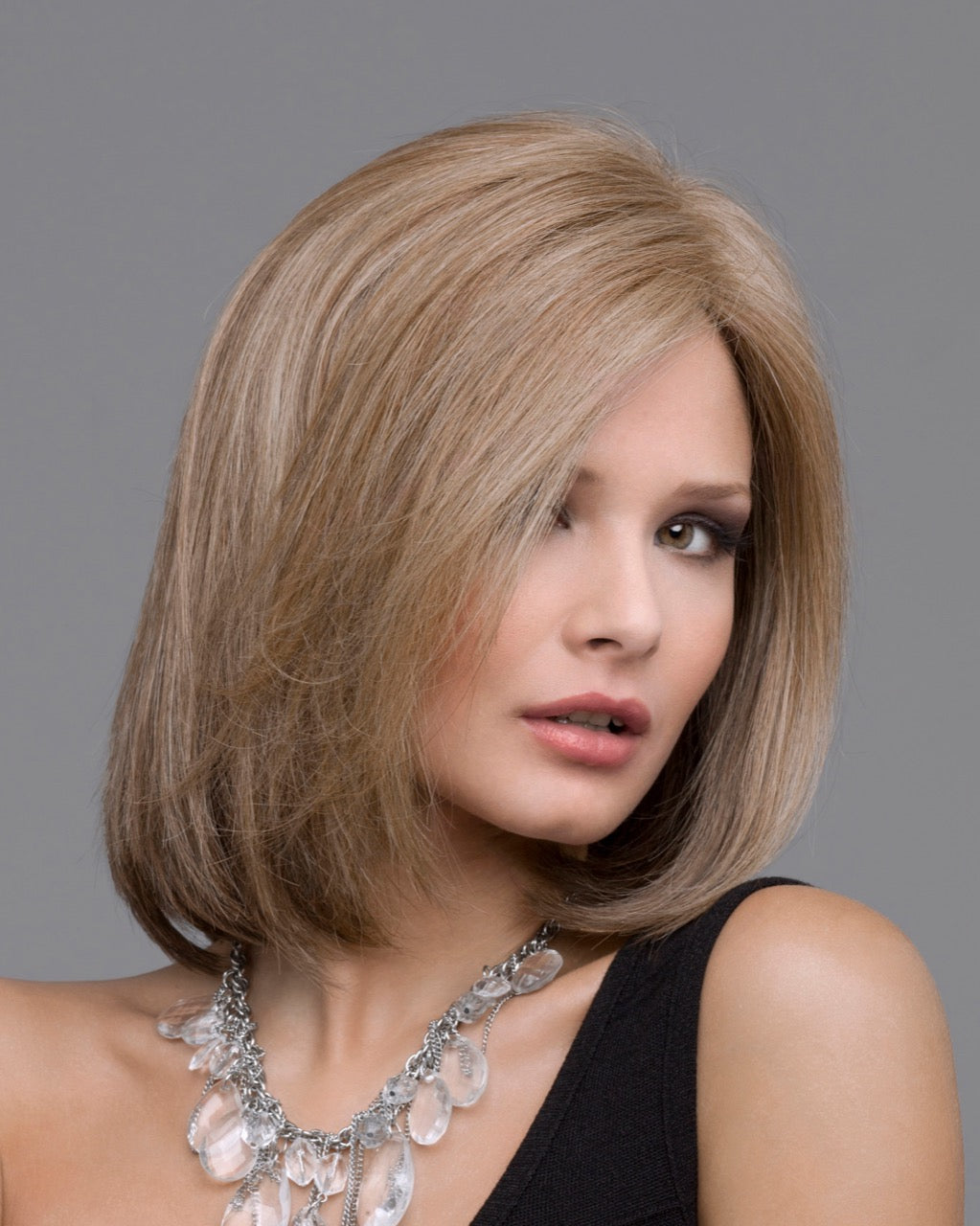 Lynsey in Dark Blonde