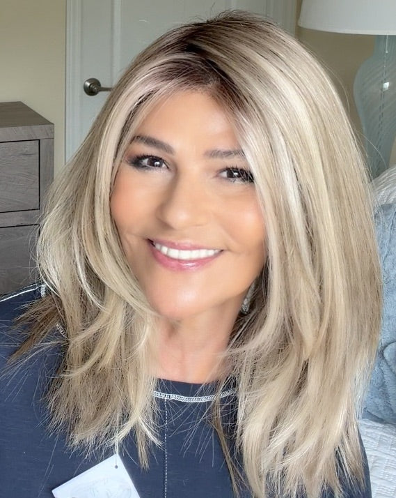 Marlene wearing Picture Perfect in 18/16/22/R8 Cashmere Cream