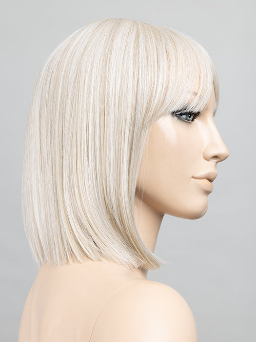 Light Champagne Mix 25.101.23 | Pearl Platinum Blended With Light Strawberry Blonde And Lightest Golden Blonde With Shaded Roots