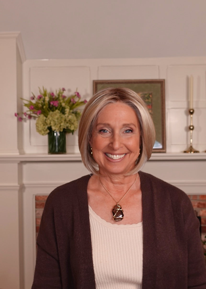 Frannie wearing Ayumi in Sandy Cream Blond-R