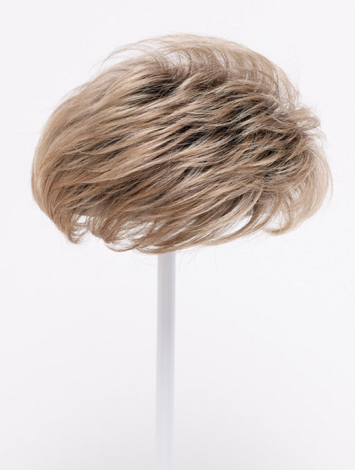 Sparkling Champagne | 26/23/14 R8 | Rooted Neutral Light Blonde