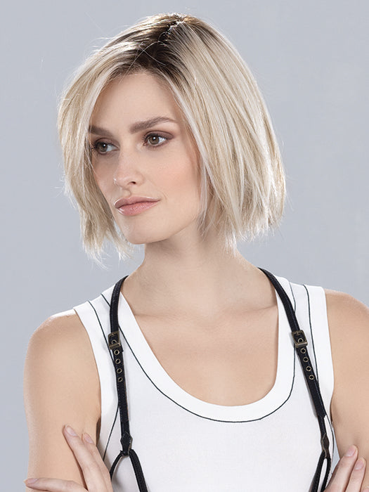 Silver Blonde Rooted 60.101.24 | Pearl White With Pearl Platinum And Lightest Ash Blonde Blend With Shaded Roots