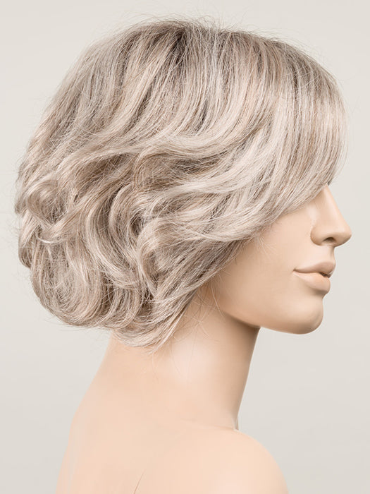 Pearl Rooted 101.14 | Pearl Platinum And Medium Ash Blonde Blend With Shaded Roots