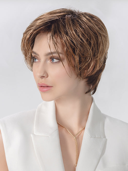 830.26.27 | Medium Brown Blended With Light Auburn, Light Golden Blonde And Dark Strawberry Blonde Blend With Shaded Roots