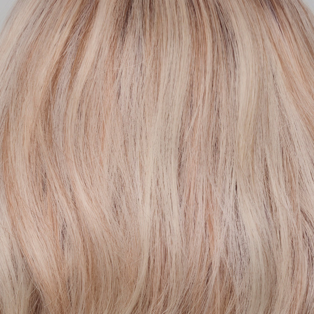 Sea Salt Blond-R | A perfect mixture of cool, icy-blond and warm-dark blond. The rich brown root tone enhances the modern appearance.
