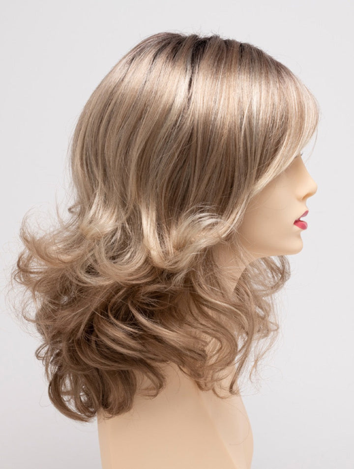 Sparkling Champagne | 26/23/14 R8 | Rooted Neutral Light Blonde