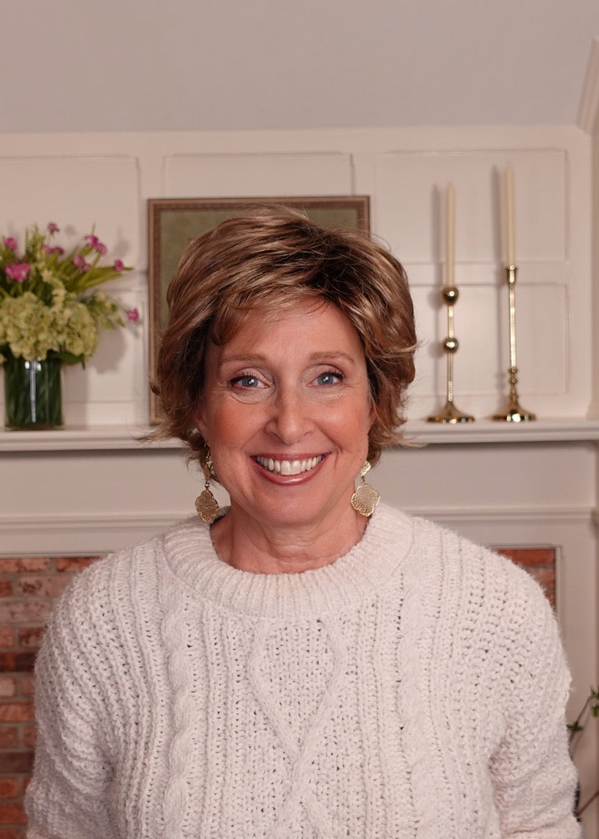 Frannie wearing Kenzie in Maui Gold