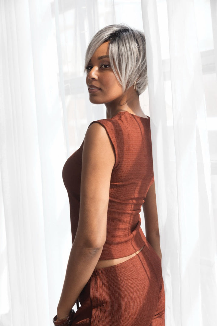 CHROMERT1B | Gray &amp; White with 25% Medium Brown Blend &amp; Off-Black Roots